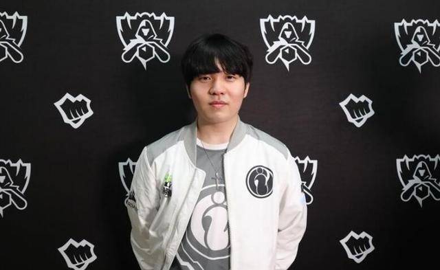 他们通过高 他们通过高